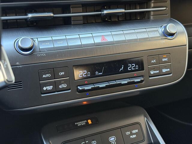 Hyundai Kona Electric Comfort Smart 65.4 kWh / Warmtepomp / Stuur- & Stoelverwarming / Navigatie / Apple Carplay & Android Auto / Vehicle-to-Load (V2L) / Blind-spot Collision Assist / 19" Lichtmetalen Velgen