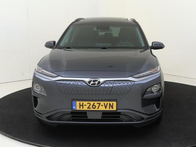 Hyundai Kona EV Premium 64 kWh | Navigatie | Elektrisch schuifdak | Stoelverwarming | Climate control | Camera |