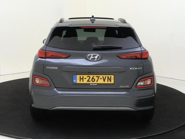Hyundai Kona EV Premium 64 kWh | Navigatie | Elektrisch schuifdak | Stoelverwarming | Climate control | Camera |