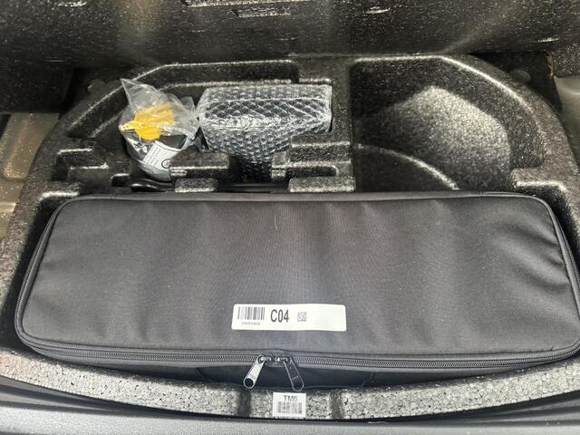 Hyundai Kona EV Premium 64 kWh Trekhaak | Leder | Stoel&Stuurverw + Koeling | Navi | Camera