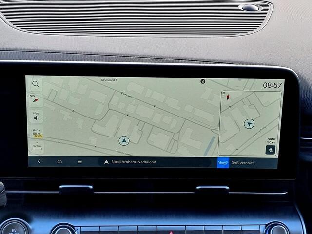 Hyundai Kona Electric Comfort Smart 65.4 kWh / Navigatie / Cruise Control Adaptief / Climate Control / Achterklep Elektrisch / Stoel & Stuurwiel Verwarming Voorzijde /