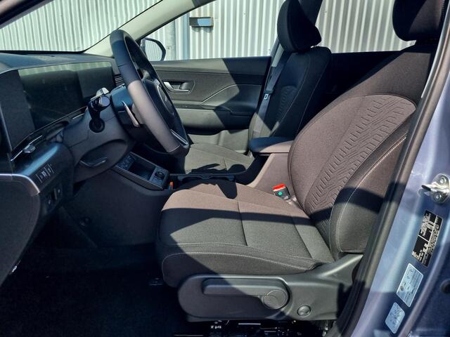 Hyundai Kona Electric Comfort Smart 65.4 kWh / Navigatie / Cruise Control Adaptief / Climate Control / Achterklep Elektrisch / Stoel & Stuurwiel Verwarming Voorzijde /