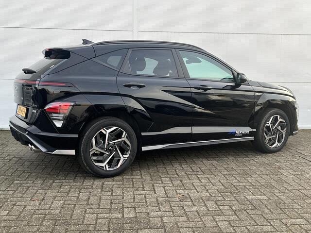 Hyundai Kona 1.6 GDI HEV N Line Sky / N Line exterieur / Lichtmetalen velgen 5-spaaks 18" / Schuif-/kanteldak / Achterstoelen verwarmd /