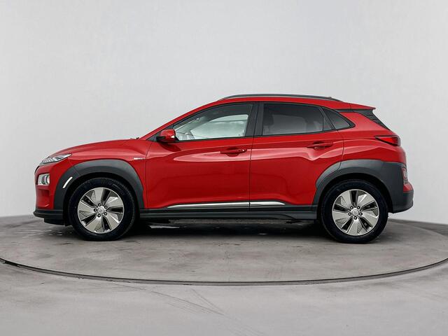 Hyundai Kona EV Fashion 64 kWh | Head Up Display | Navigatie | Adaptive Cruise | Dodehoek Detectie | soh 96,6% |