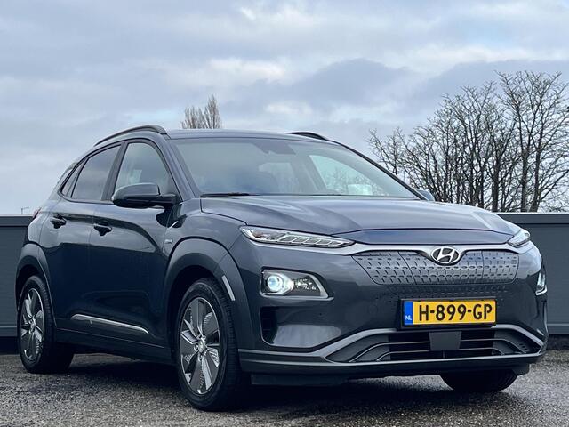 Hyundai Kona EV Premium 64 kWh | SCHUIFKANTELDAK | LEDEREN BEKLEDING | HEAD UP DISPLAY | ADAPTIEVE CRUISECONTROL | GEÏNTEGREERDE NAVIGATIESYSTEEM | MULTIMEDIA APPLE CARPLAY & ANDROID AUTO |