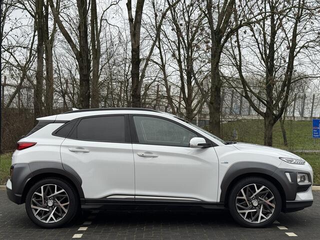 Hyundai Kona 1.6 GDI HEV 140pk Premium | LEDEREN BEKLEDING | TREKHAAK | 18'' 2-TONE LMV | HEAD UP DISPLAY | ADAPTIEVE CRUIECONTROL | STOELVERWARMING VOOR EN ACHTER | STUURVERWARMING | STOELVERKOELING VOOR |