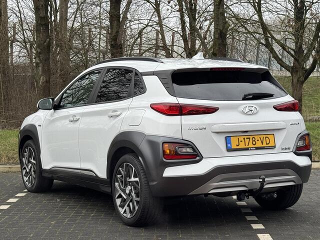 Hyundai Kona 1.6 GDI HEV 140pk Premium | LEDEREN BEKLEDING | TREKHAAK | 18'' 2-TONE LMV | HEAD UP DISPLAY | ADAPTIEVE CRUIECONTROL | STOELVERWARMING VOOR EN ACHTER | STUURVERWARMING | STOELVERKOELING VOOR |