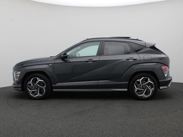 Hyundai Kona 1.6 GDI HEV N Line Sky 141PK Aut. Trekhaak, Schuifdak, Memorystoel, Keyless, Elektr. Achterklep, Navi, 360gr. Camera, 18" LM Velgen, Stoel verwarming & ventilatie, Stuurverwarming