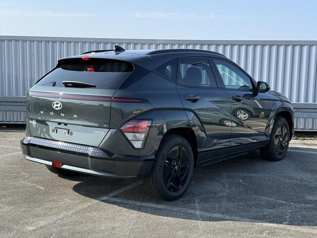 Hyundai Kona Electric Pure Edition 64.8 kWh / Stoel+Stuur Verwarming / Navigatie / Keyless / Apple Carplay&Android Auto / Adaptive Cruise /