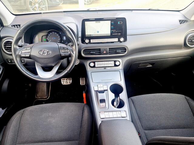 Hyundai Kona EV Fashion 64 kWh | SOH: nnb | 3 Fase | Warmtepomp | HUD | Navi | Adaptive CC | Blindspot |
