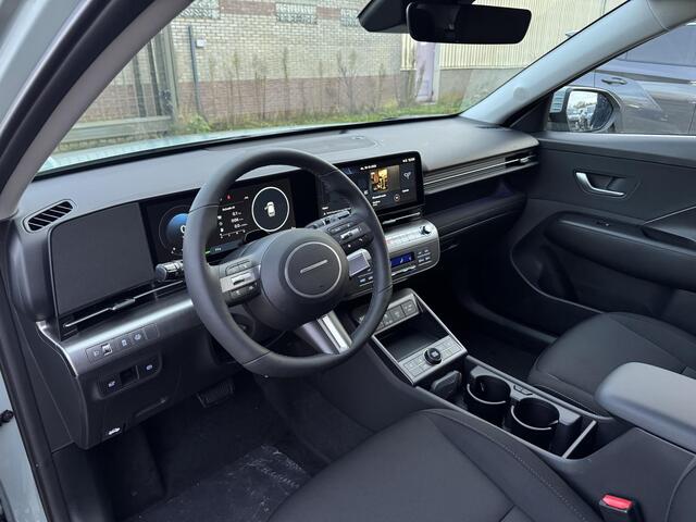 Hyundai Kona 1.6 GDI HEV Comfort | Uit voorraad leverbaar! | 18" lichtmetalen velgen | Adaptieve cruise control | Keyless entry & start | Navigatie | Parkeersensoren voor en achter