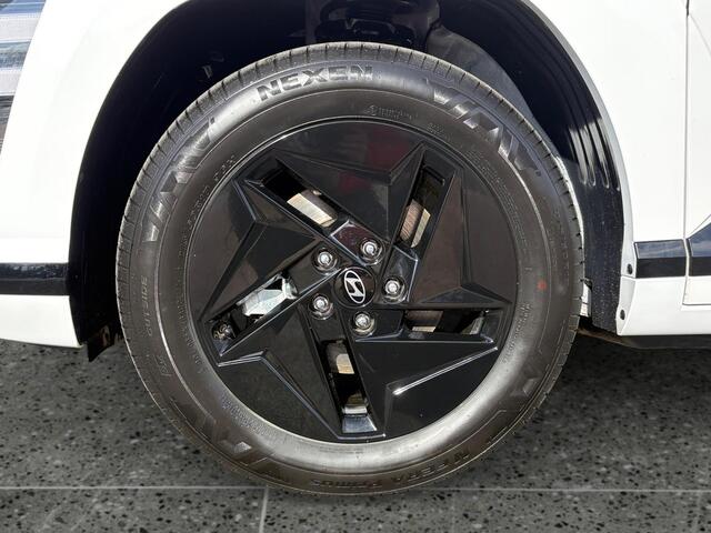 Hyundai Kona Electric Pure Edition Long Range 64.8kWh 204pk | STOEL + STUURVERW. | ADAPTIVE CRUISE | CAMERA | APPLE CARPLAY / ANDROID AUTO |