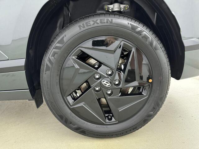 Hyundai Kona Electric Pure Edition 64.8 kWh | BTW auto | Voor en achter parkeersensoren | Batterijverwarming | 17 inch lichtmetalen velgen