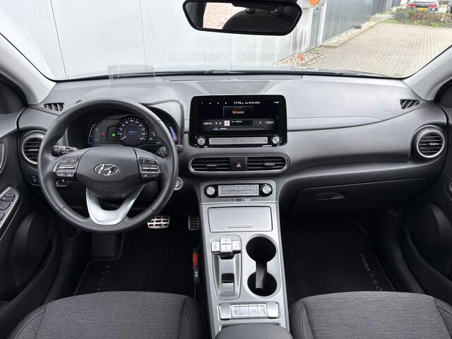 Hyundai Kona EV Fashion 64 kWh / Apple Carplay/Android Auto / Navigatie / Cruise Control Adaptief met Stop&Go / All-season banden / Trekhaak /