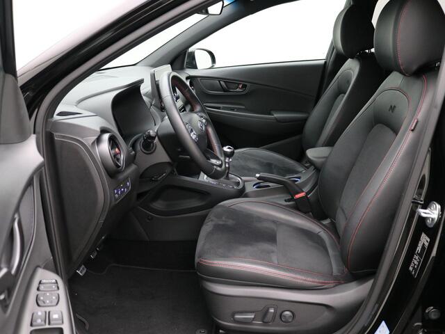 Hyundai Kona 1.0 T-GDI N Line / Elektrisch verstelbare voorstoelen / Voor & Achterstoel verwarming / Voorstoel ventilatie / N-line interieur & Exterieur / Navigatie / All seasonbanden / Dealer odnerhouden / 18" LMV / Parkeersensoren voor & achter / Keyless Entry /