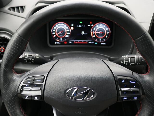 Hyundai Kona 1.0 T-GDI N Line / Elektrisch verstelbare voorstoelen / Voor & Achterstoel verwarming / Voorstoel ventilatie / N-line interieur & Exterieur / Navigatie / All seasonbanden / Dealer odnerhouden / 18" LMV / Parkeersensoren voor & achter / Keyless Entry /