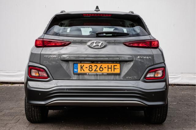 Hyundai Kona EV Comfort Smart 39 kWh SOH 96% 3-Fase/ Camera/ Navigatie/ Carplay/ Adapt. cruise/ Dab/ Warmtepomp