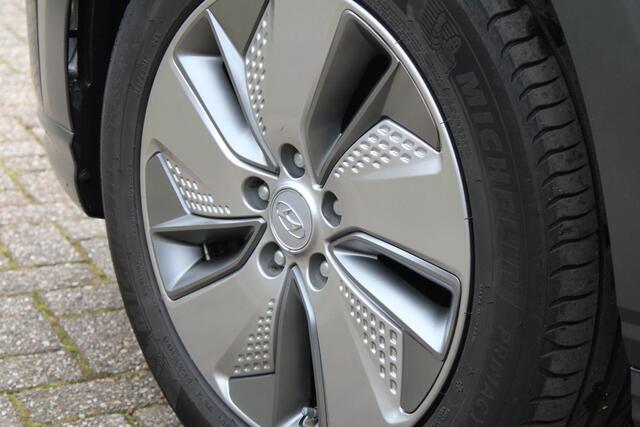 Hyundai Kona EV Premium 64 kWh SOH 100% - Trekhaak