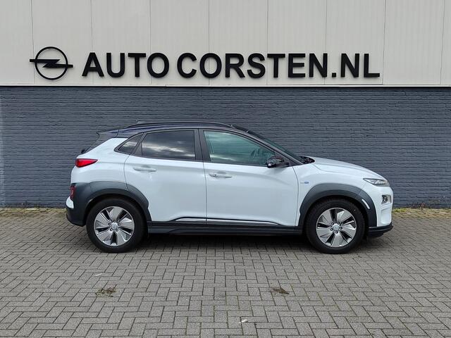 Hyundai Kona EV 64kWh 204pk SOH 100% Leer Premium Schuif-/Kanteldak Warmtepomp Head-Up Display Apple Carplay Android Navi Camera Elektr.Stoelen+Leer+Verwarmd+Gekoeld Adaptive Cruise/Stop&Go Zelfsturend Multimedia Forward-Collision-Avoidance-Assist (FCA)Led Keyless DAB