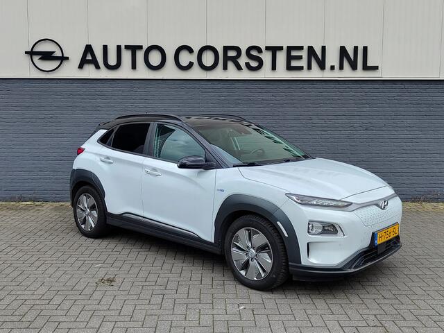 Hyundai Kona EV 64kWh 204pk SOH 100% Leer Premium Schuif-/Kanteldak Warmtepomp Head-Up Display Apple Carplay Android Navi Camera Elektr.Stoelen+Leer+Verwarmd+Gekoeld Adaptive Cruise/Stop&Go Zelfsturend Multimedia Forward-Collision-Avoidance-Assist (FCA)Led Keyless DAB