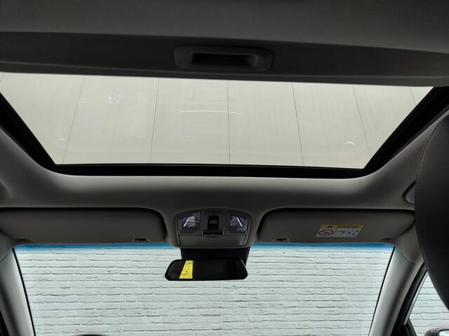 Hyundai Kona EV 64kWh 204pk SOH 100% Leer Premium Schuif-/Kanteldak Warmtepomp Head-Up Display Apple Carplay Android Navi Camera Elektr.Stoelen+Leer+Verwarmd+Gekoeld Adaptive Cruise/Stop&Go Zelfsturend Multimedia Forward-Collision-Avoidance-Assist (FCA)Led Keyless DAB