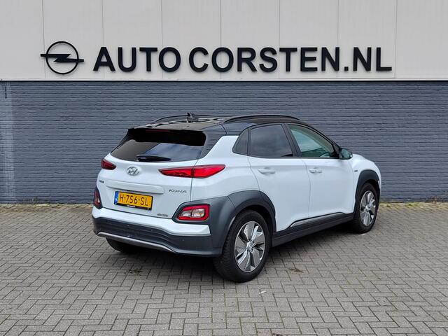 Hyundai Kona EV 64kWh 204pk SOH 100% Leer Premium Schuif-/Kanteldak Warmtepomp Head-Up Display Apple Carplay Android Navi Camera Elektr.Stoelen+Leer+Verwarmd+Gekoeld Adaptive Cruise/Stop&Go Zelfsturend Multimedia Forward-Collision-Avoidance-Assist (FCA)Led Keyless DAB