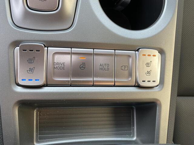 Hyundai Kona EV Premium 64 kWh Informeer altijd even of auto aanwezig is > auto rijdt momenteel > km stand kan iets varieeren | Sport | Premium ++ soundsystem | Keurige wagen !