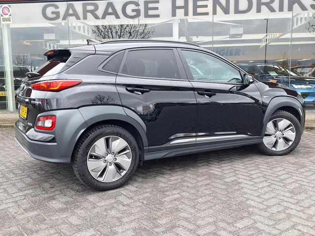 Hyundai Kona EV Fashion 64 kWh | SOH: 95,2% | 3 Fase | Warmtepomp | HUD | Navi | Adaptive CC | Blindspot |