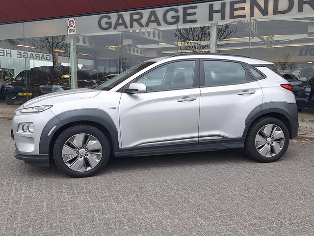 Hyundai Kona EV Comfort 64 kWh | SOH: nnb | 3 fase | Warmtepomp | Adaptive CC | Camera |