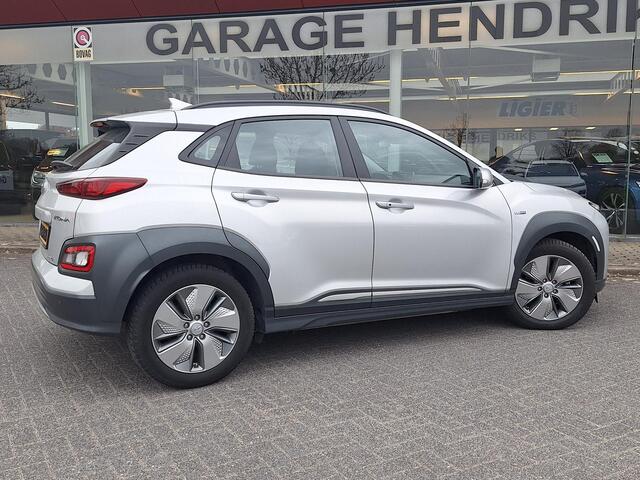 Hyundai Kona EV Comfort 64 kWh | SOH: nnb | 3 fase | Warmtepomp | Adaptive CC | Camera |
