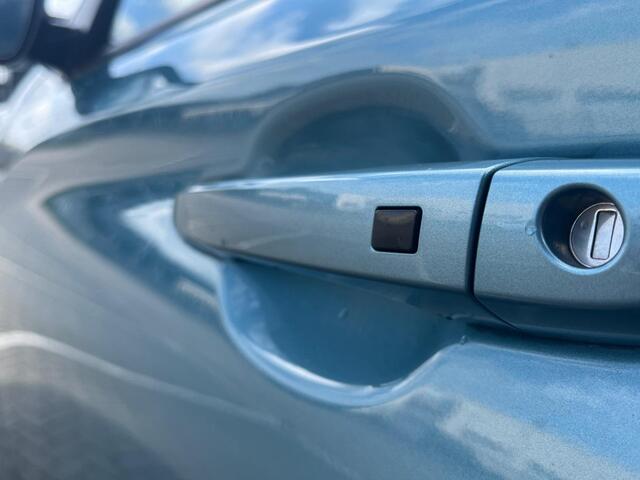 Hyundai Kona EV Premium 64 kWh 204pk | TREKHAAK | LEDEREN BEKLEDING | ELEK. VERSTELBARE STOELEN | STOEL- & STUURVERWARMING | STOELVENTILATIE | APPLE CARPLAY & ANDROID AUTO | PARKEERSENSOREN |