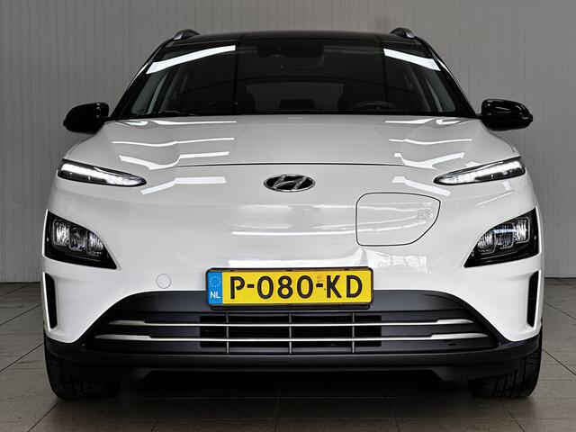 Hyundai Kona EV Fashion 64 kWh/ Two-Tone/ 17'' LMV/ LED Koplampen/ Keyless/ Virtual Dashb./ Apple + Android/ Adaptive Cruise/ Camera/ Lane-Assist./ Navi/ DAB+/ Dode-Hoek DET./ Extra getint glas.