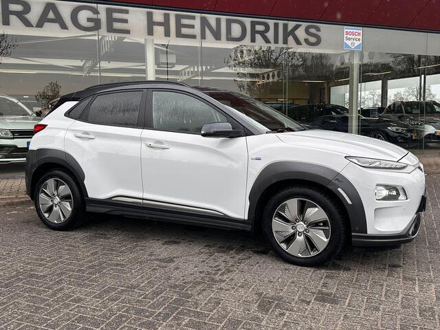 Hyundai Kona EV Fashion 64 kWh | SOH: 95,5% | Full LED | Blindspot | Elektr Stoelen | Two Tone White - Darknight metallic |