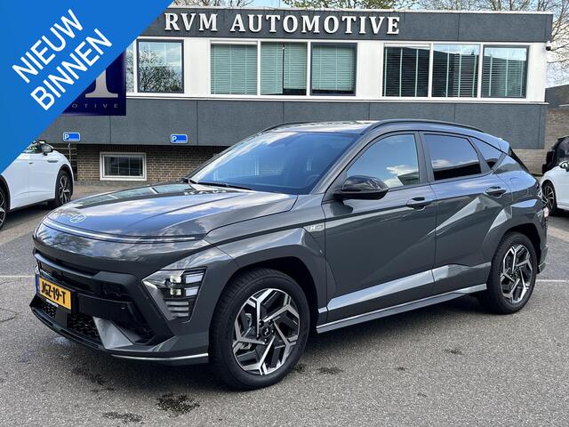 Hyundai Kona 1.6 GDI HEV N Line 1.518km! 12/2025! | ORIG. NL. NAP| ADAPTIEVE CRUISE CONTROL | SOH 100%! | BOSE AUDIO INSTALATIE | 360° CAMERA | 5 JAAR FABRIEKSGARANTIE| STOELVERWARMING + VENTILATIE|