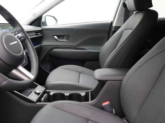 Hyundai Kona 1.6 GDI HEV Premium / ¤2.500,- Voordeel / 360º Camera / Lederen Bekleding / Elektrische Stoelen met Geheugen / Stoel Verwarming+Verkoeling / Keyless / Head-Up Display /