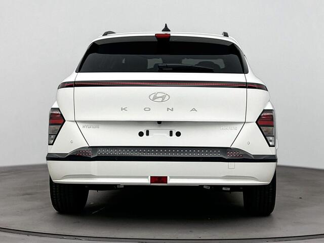 Hyundai Kona Electric Pure Edition 64.8 kWh | Stoelverwarming | Stuurverwarming | Parkeersensoren voor en achter |
