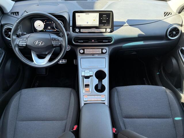 Hyundai Kona EV Fashion 64 kWh / SOH 100% / Fabrieksgarantie t/m 3-2028 / Apple Carplay/Android Auto / Warmtepomp / Navigatie /