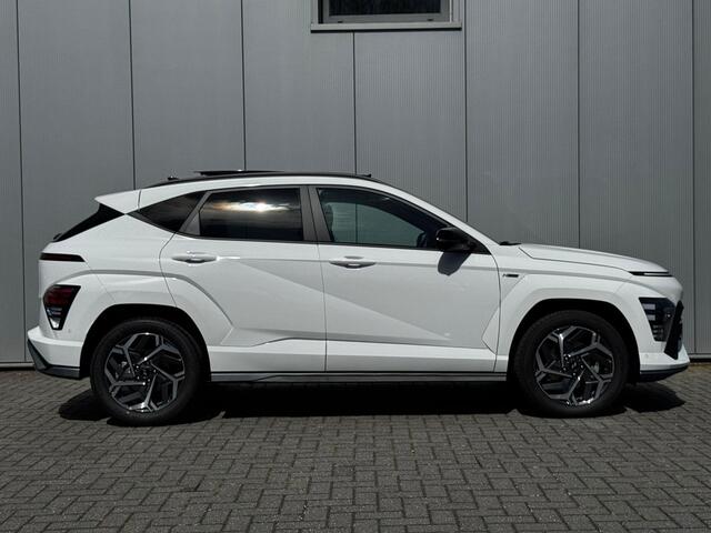 Hyundai Kona 1.6 GDI HEV N Line Sky / 3000 Voordeel / Schuif- & Kanteldak / Stoelverkoeling / Stoelverwarming Voor + Achter / 360 Camera / Memory Seat / BOSE Audio /