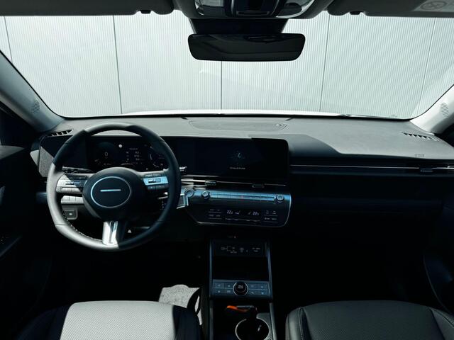 Hyundai Kona 1.6 GDI HEV Premium Sky / 3000 Voordeel / Schuif- & Kanteldak / Stoelverkoeling / Stoelverwarming Voor + Achter / 360 Camera / Memory Seat / BOSE Audio /