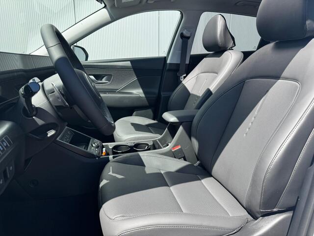 Hyundai Kona 1.6 GDI HEV Premium Sky / 3000 Voordeel / Schuif- & Kanteldak / Stoelverkoeling / Stoelverwarming Voor + Achter / 360 Camera / Memory Seat / BOSE Audio /