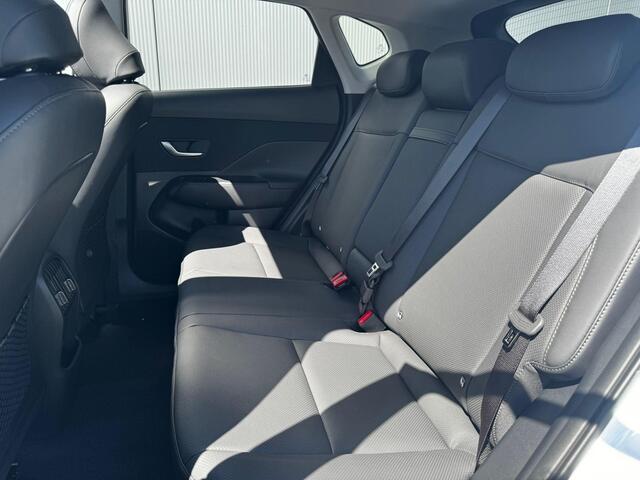 Hyundai Kona 1.6 GDI HEV Premium Sky / 3000 Voordeel / Schuif- & Kanteldak / Stoelverkoeling / Stoelverwarming Voor + Achter / 360 Camera / Memory Seat / BOSE Audio /