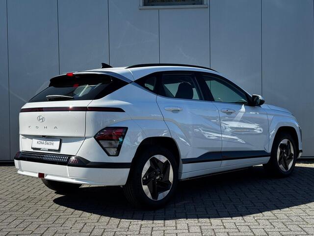 Hyundai Kona Electric Comfort 64.8 kWh / 3500 Voordeel / Achteruitrijcamera / Dynamische Navigatie / Adaptive Cruise Control / Climate Control / Lichtmetalen Velgen /