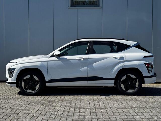 Hyundai Kona Electric Comfort 64.8 kWh / 3500 Voordeel / Achteruitrijcamera / Dynamische Navigatie / Adaptive Cruise Control / Climate Control / Lichtmetalen Velgen /