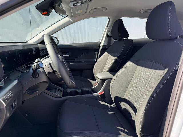 Hyundai Kona Electric Comfort 64.8 kWh / 3500 Voordeel / Achteruitrijcamera / Dynamische Navigatie / Adaptive Cruise Control / Climate Control / Lichtmetalen Velgen /
