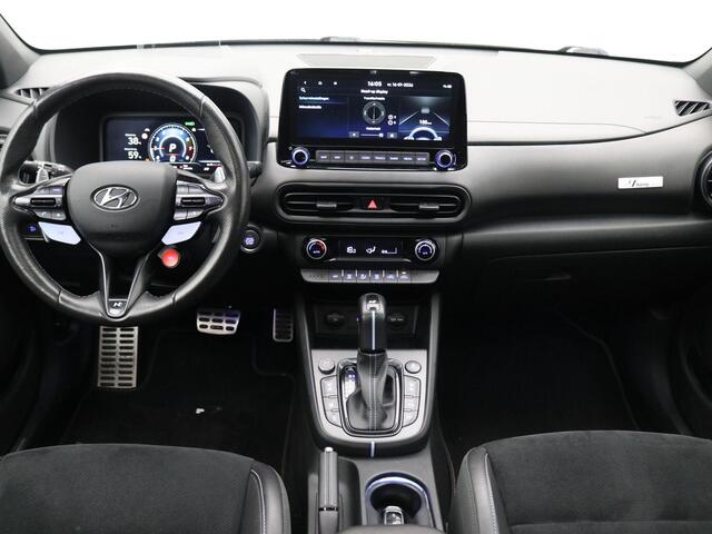 Hyundai Kona 2.0 T-GDI N Performance 280pk DCT8 / Cyber Grey / Fabrieksgarantie tot 04/2027 / Trekhaak / Schuifdak / Dealer Onderhouden / Limited Slip Diff / Adaptieve Cruise / Adaptieve Onderstel / Stoel & Stuurwielverwarming / Elektr. Stoelen / Stoelventilatie / Nav