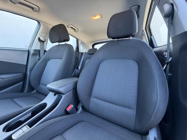 Hyundai Kona 1.6 GDI HEV Comfort Smart / Fabrieksgarantie tot 2-2028 / Goed Onderhouden / Navigatie / Apple Carplay & Android Auto / Camera / Cruise Control / PDC /