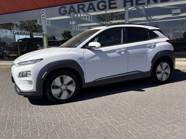 Hyundai Kona EV Fashion 64 kWh | SOH: 96,7% | Lage kmstand | 3 Fase | Warmtepomp | Blindspot |
