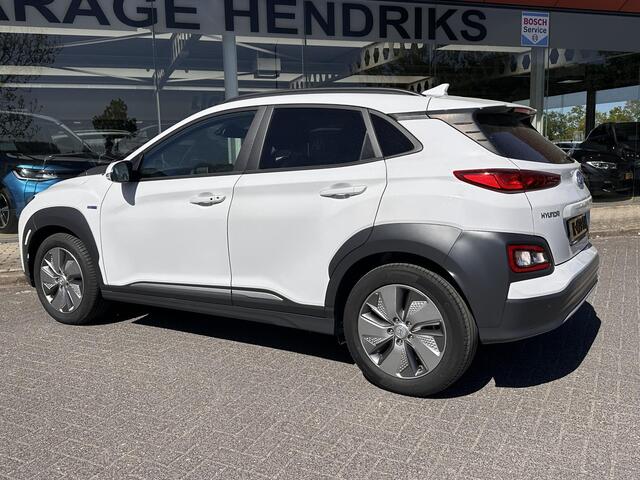Hyundai Kona EV Fashion 64 kWh | SOH: 96,7% | Lage kmstand | 3 Fase | Warmtepomp | Blindspot |