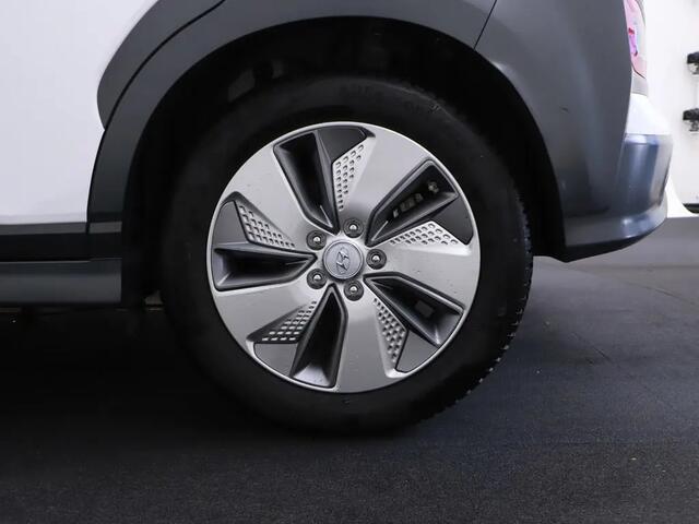 Hyundai Kona EV Premium 64 kWh Gratis Afleverpakket! | Stoelverwaming/ventilatie | Adaptieve Cruise |