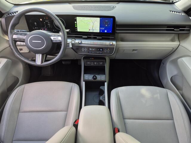 Hyundai Kona 1.6 GDI HEV Premium Sky / Glazen schuif- en kanteldak / Stuur- Stoel & Achterbankverwarming / Elektrische achterklep / Stoelventilatie / Bose Audio Systeem / Rondomzicht camera / Adaptief cruise control / Keyless Entry/Start / Apple Carplay Android Auto /